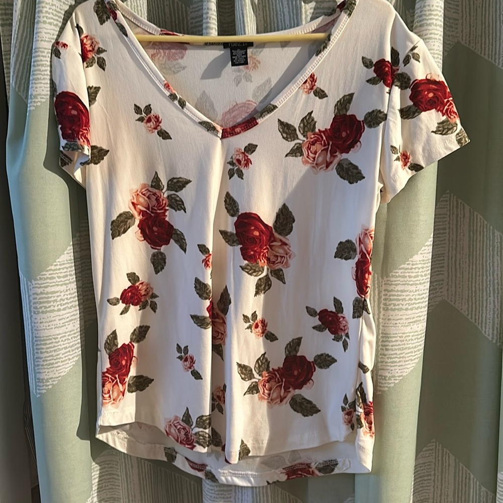 V-neck T